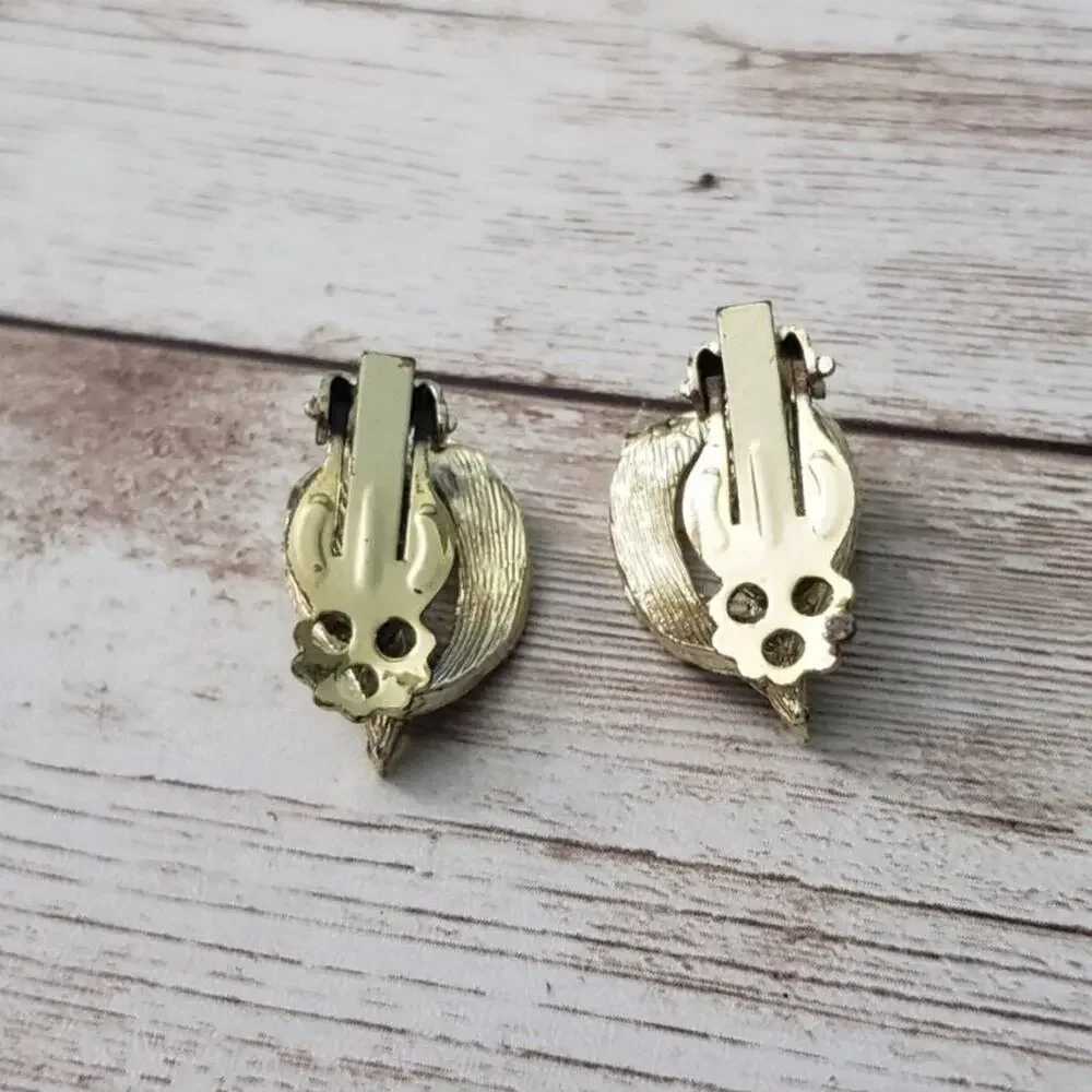 Vintage clip earrings